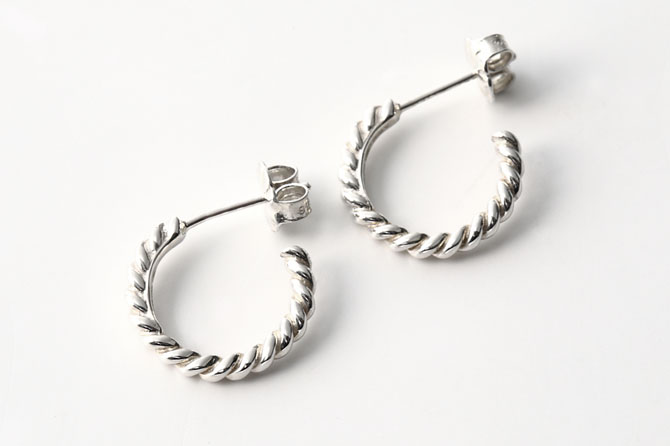 TIFFANY&Co[ティファニー] ミニ ツイスト フープ ピアス （スモール